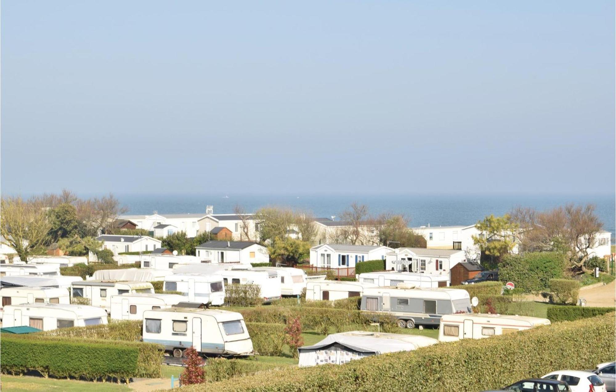 1 Bedroom Nice Apartment In Grandcamp Maisy 외부 사진