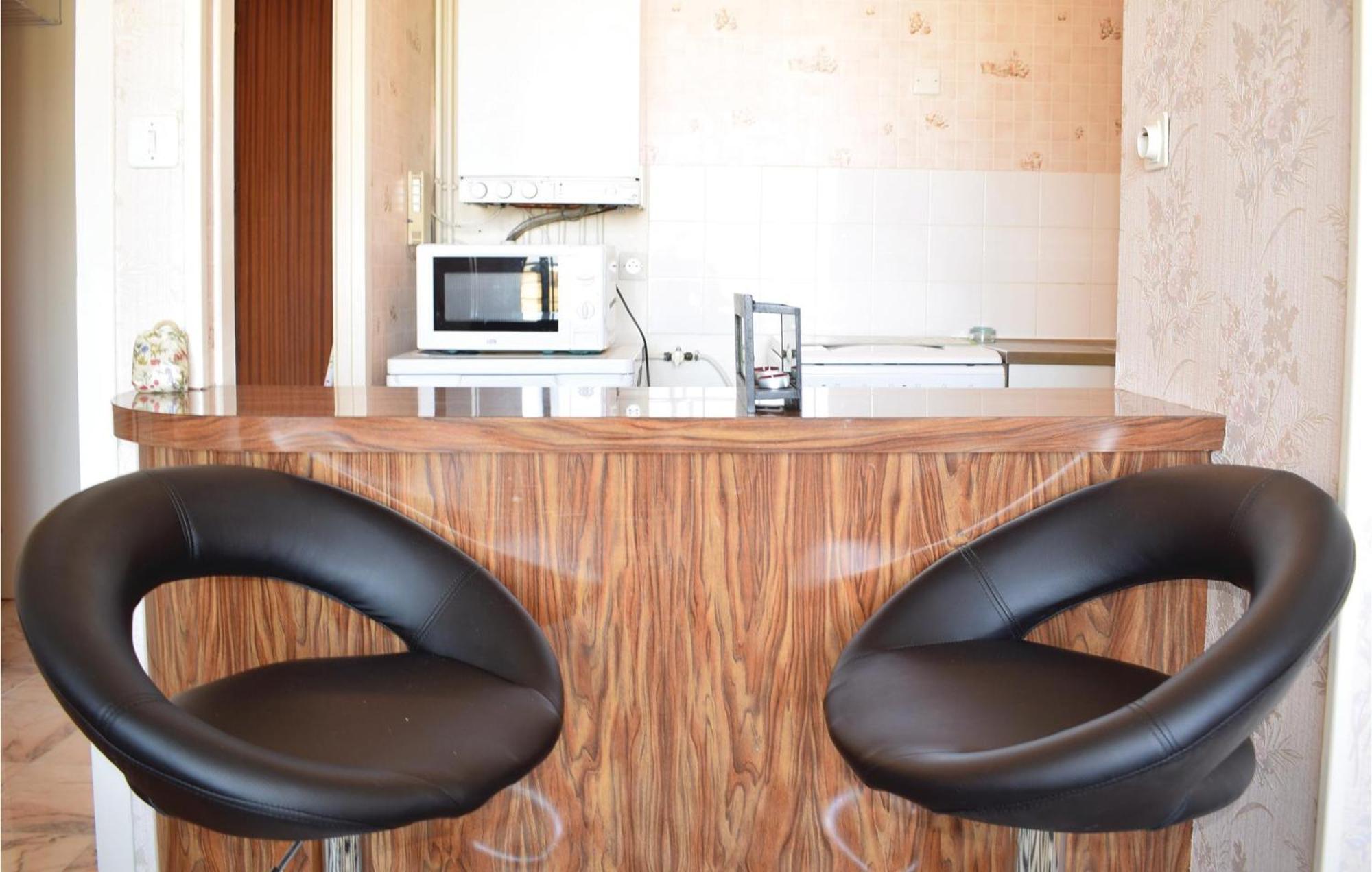 1 Bedroom Nice Apartment In Grandcamp Maisy 외부 사진