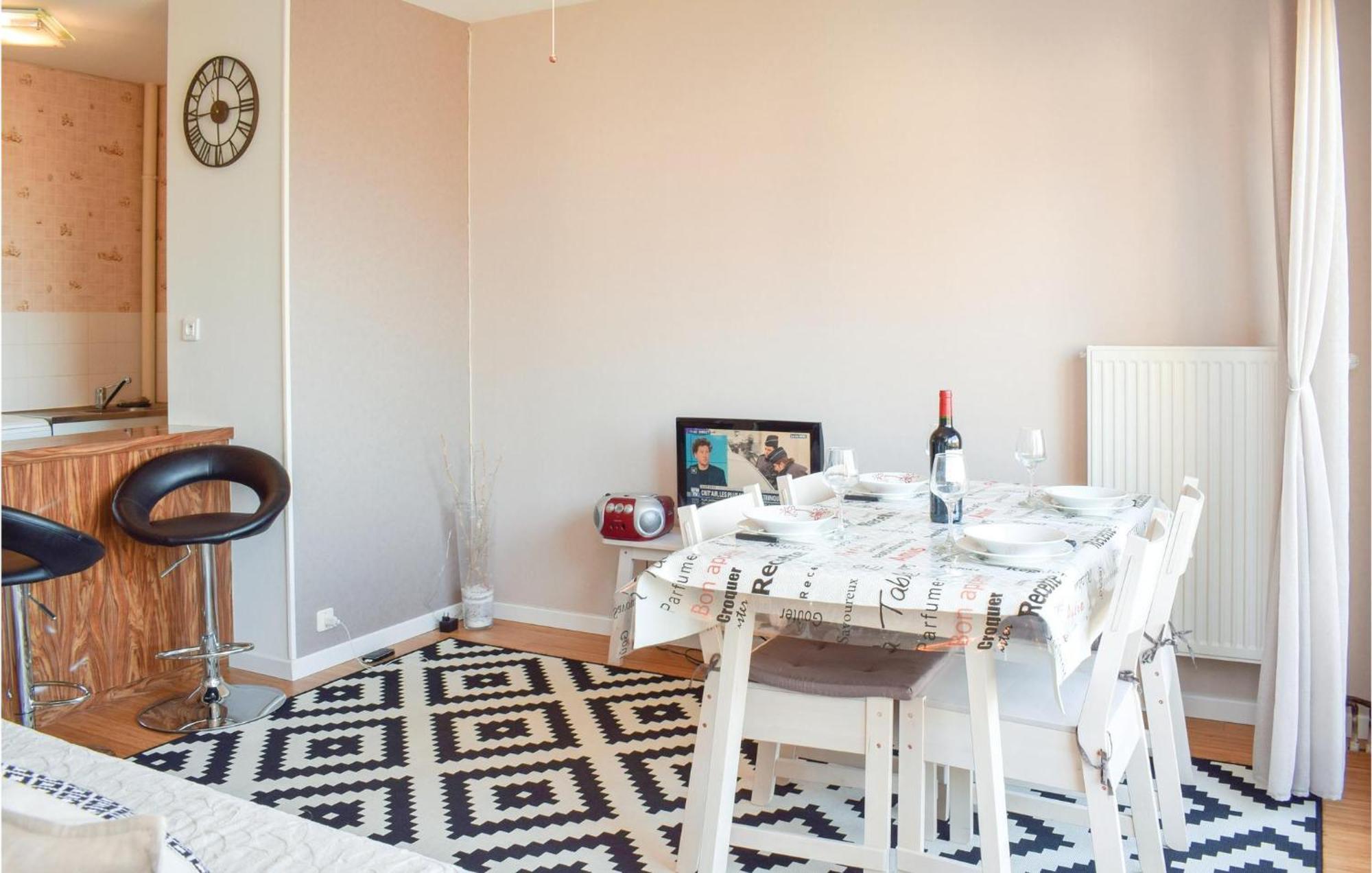 1 Bedroom Nice Apartment In Grandcamp Maisy 외부 사진